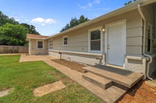 4859 Eastline Dr, Fort Worth TX  76119-4619 exterior