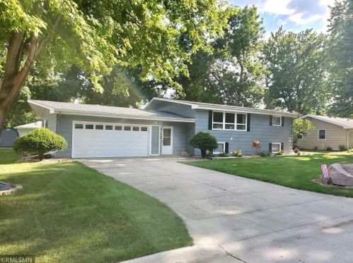 717 18th St, Windom, MN 56101-1103