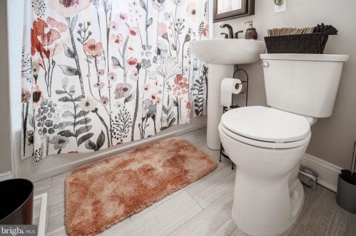 132 Robbins Ave, Trenton NJ 08638-3719 exterior