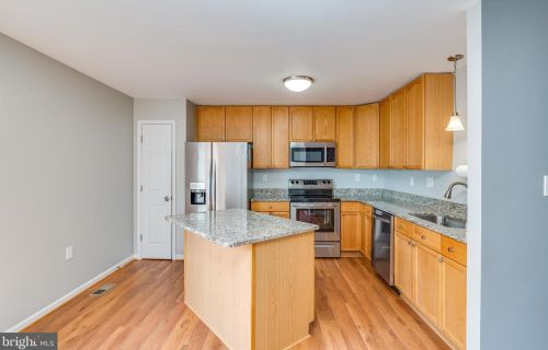 33 Holmes Dr, Charles Town WV 25414-4412 exterior