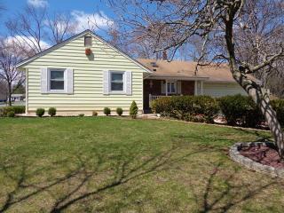 1 Greenbriar Rd, Parsippany, NJ 07054-2221