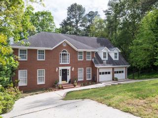 1864 Cedar Cliff Dr, Smyrna GA  30080-5884 exterior