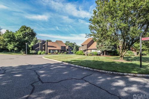 422 Westgate Dr, Edison, NJ 08820-1172