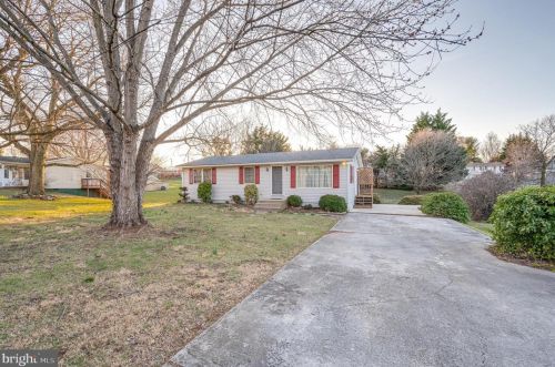 169 Azalea Dr, Charles Town, WV 25414-5841