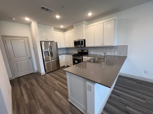 4561 Bishop St, Fort Worth TX  76105-2873 exterior