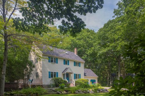 36 Pleasant Ridge Dr, Camden, ME 04843-4304