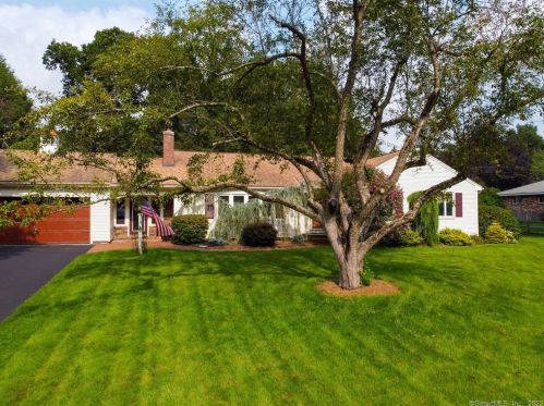 19 Forest Hills Dr, Farmington, CT 06032-3016