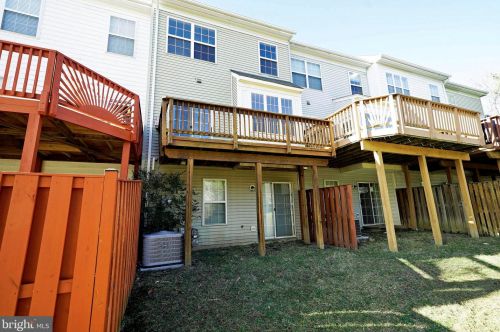 2007 Capstone Cir, Herndon VA  20170-4096 exterior