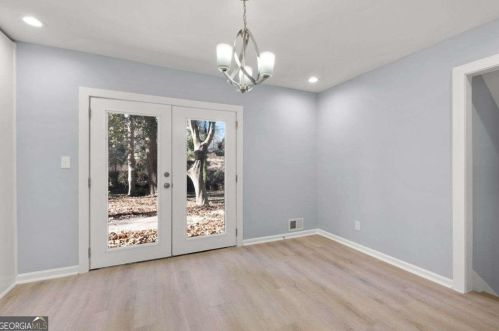 3225 Dogwood Dr, Atlanta GA  30344-3909 exterior