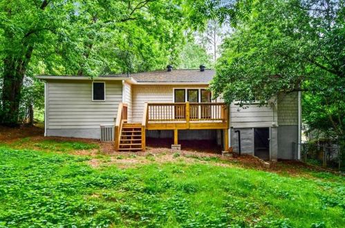 1678 Bridgeport Dr, Atlanta GA  30318-3332 exterior
