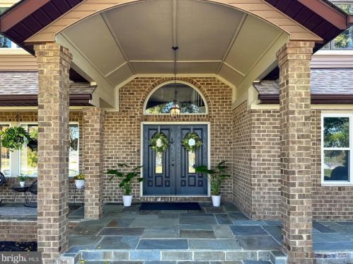71 Rhett Butler Dr, Bumpass, VA 23024-4940