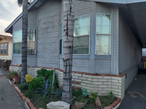 7101 Rosecrans Ave, Paramount CA  90723-2532 exterior