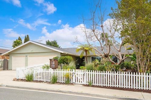 1671 James Dr, Carlsbad, CA 92008-1955
