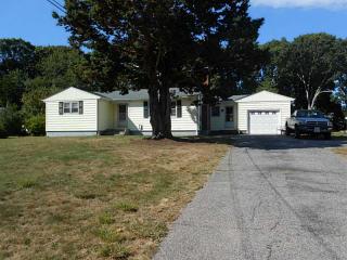 9 Edgewood Ave, Westerly, RI 02891-2913