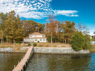 365 Cedar Pointe Dr, Weems, VA 22576-2638