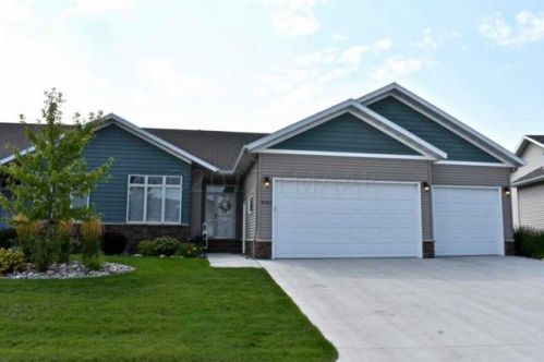 4341 Coventry Dr, Fargo, ND 58104-4236