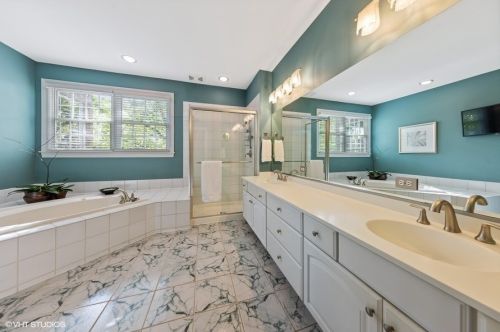 6755 Fieldstone Dr, Willowbrook IL  60527-5294 exterior