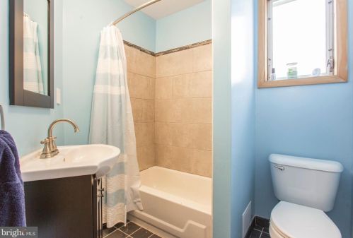 808 Belgrade St, Philadelphia PA 19125-3513 exterior