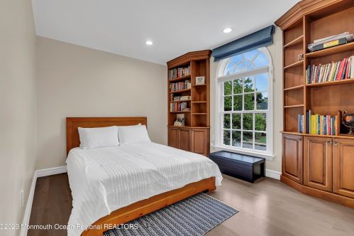 23 Oxford Dr, Tinton Falls NJ 07712-3265 exterior