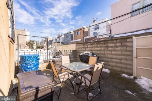 2341 10th St, Philadelphia PA 19133-1512 exterior