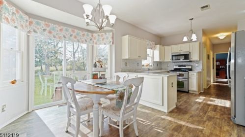 1117 Van Arsdale Dr, Branchburg, NJ 08853-4145