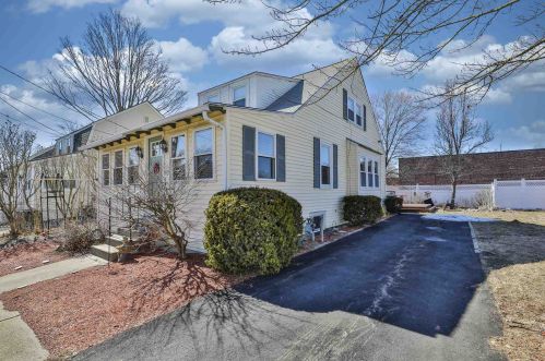 19 Chautauqua Ave, Nashua, NH 03064-2004