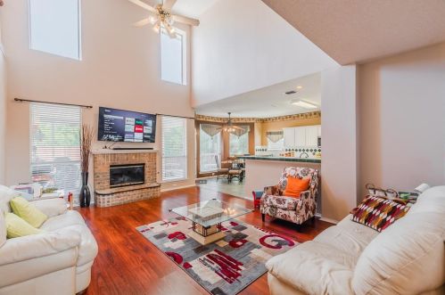 3234 Creek Meadow Ln, Garland TX  75040-2836 exterior