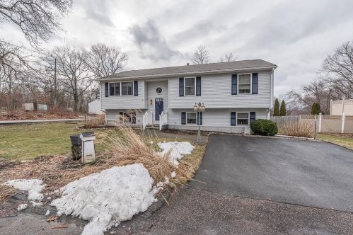 21 Jaffrey St, Providence, RI 02919-6632