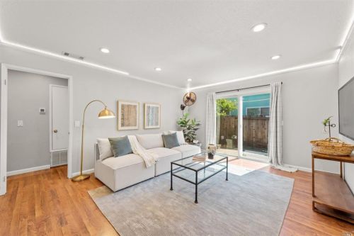 146 Fairview Dr, Vacaville CA  95687-6429 exterior