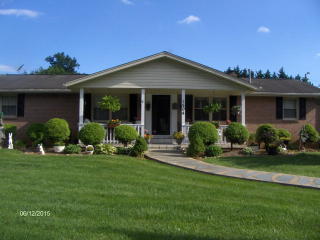 1504 36th Avenue Dr, Hickory, NC 28601-8269