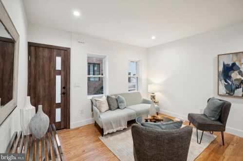 416 Cantrell St, Philadelphia, PA 19148-5738