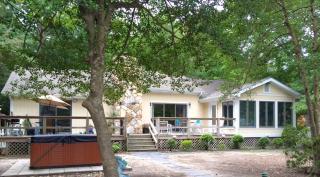 143 Wooldridge Cove Dr, Deltaville, VA 23043-2180