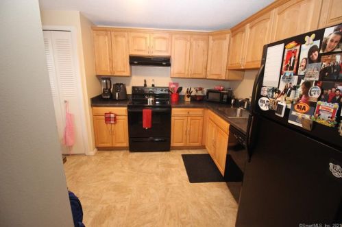117 Heather Rdg, Huntington CT  06484-4644 exterior
