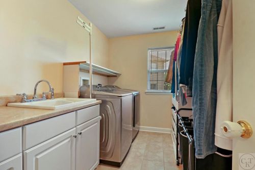 440 Delaware Cir, Lemont IL  60440-1471 exterior