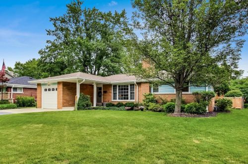 835 Echo Ln, Glenview, IL 60025-3325