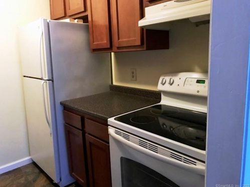 70 Deerwood Ln, Waterbury, CT 06704-6112