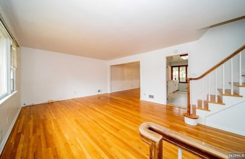 63 Stewart St, Demarest, NJ 07627-1407