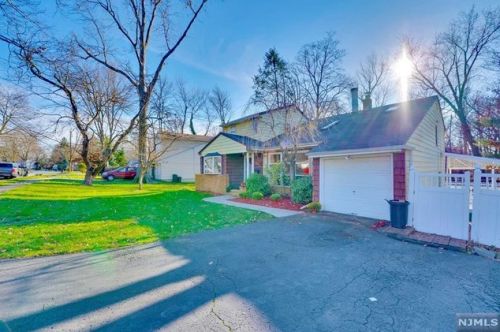 139 Valley Rd, River Edge, NJ 07661-1728