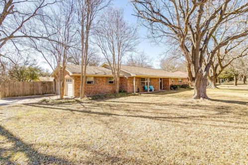 908 Mockingbird St, Stephenville, TX 76401-1747