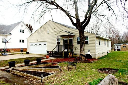 209 East St, Penfield, IL 61862-8414