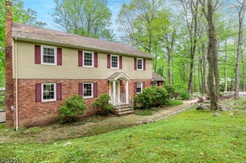 22 Gravel Hill Rd, Kinnelon, NJ 07405-2232