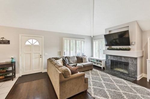 571 Glenhurst Dr, Anaheim CA  92808-1927 exterior