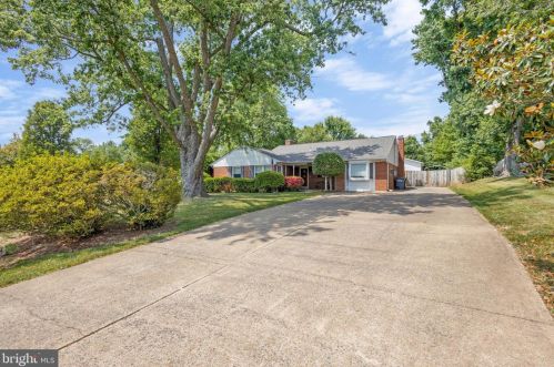 6636 Cardinal Ln, Annandale, VA 22003-6213
