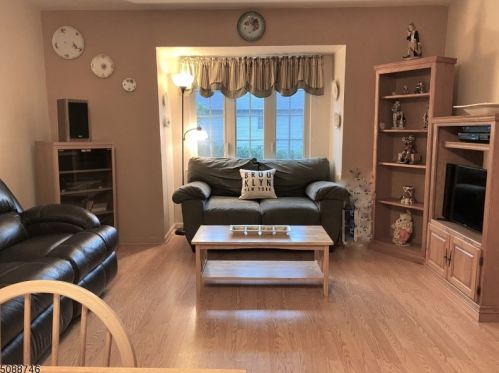 15 Wren Ct, Berkeley Heights, NJ 07922-1273