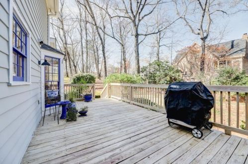 7000 Hunters Br Dr, Atlanta GA  30328-1718 exterior