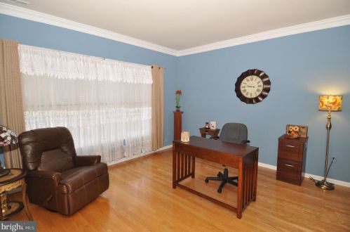 68 Lantern Ln, Columbus, NJ 08022-1112