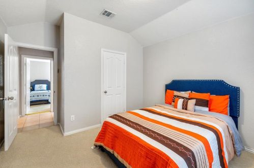 1714 Sabine Dr, Midlothian TX  76065-3825 exterior