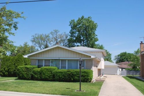 8240 Ballard Rd, Niles, IL 60714-1544