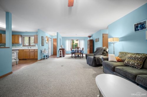 27 Juniper Dr, North Aurora, IL 60542-1589