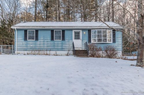 43 Crossman St, Lisbon, ME 04252-1929